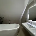 Stunning 4br Penthouse - Ac, Netflix & Stift View דירה