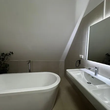 Stunning 4br Penthouse - Ac, Netflix & Stift View Apartment